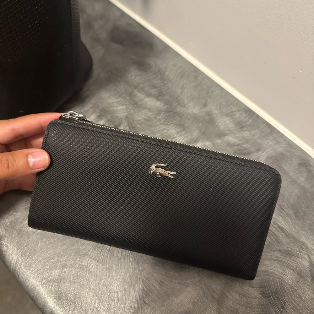LACOSTE SAC CABAS CHANTACO EN CUIR PIQUÉ + PORTEFEUILLE - Picture 9 of 12